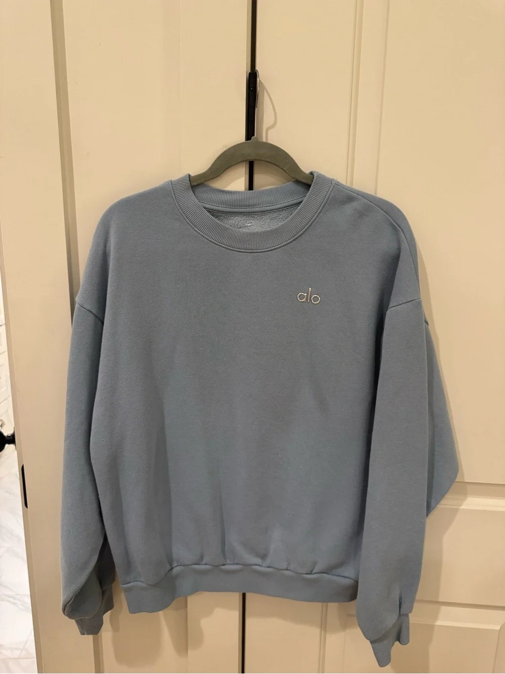 ALO Yoga Women’s Crewneck Sweatshirt/Sweat pant SET in Dusty Blue